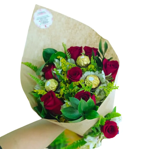 Buquê 7 Rosas Vermelhas e 3 Ferrero Rocher