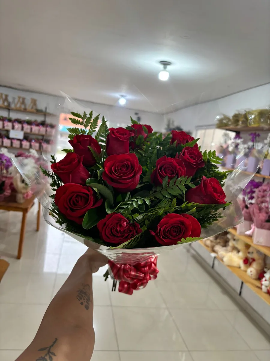 Ramalhete Tradicionais com 12 rosas Vermelhas Colombianas